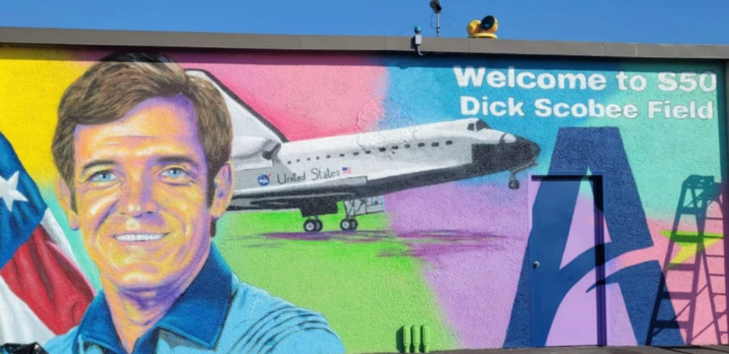 Myron Curry mural of Challenger astronaut Dick Scobee